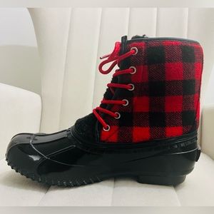NWOT Women's Red Sugar Winter Boot Size 8